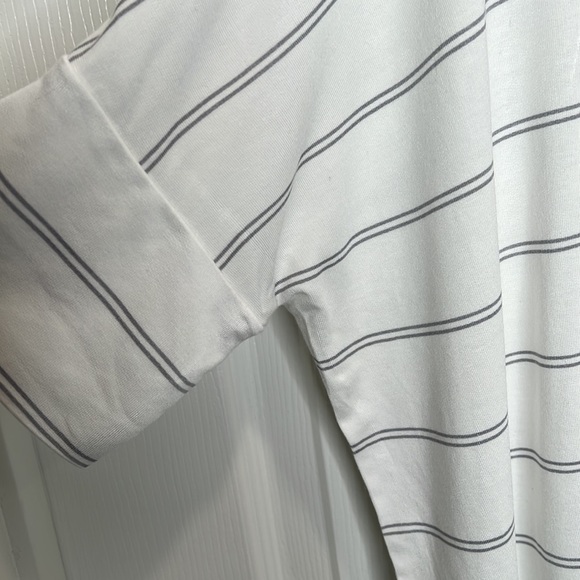 LOFT OUTLET LOUNGE XS Short Sleeve White and Gray striped Shirt. - Picture 5 of 16